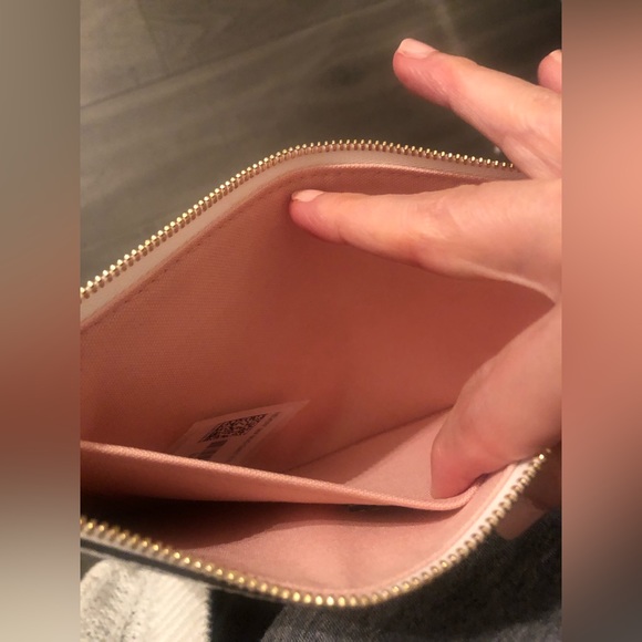 LV Handheld wristlet pouch 🖤🩵 - Picture 10 of 16